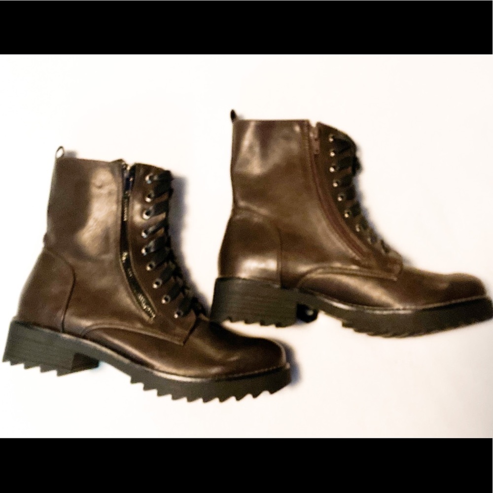 Combat boots